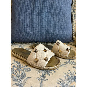 Women's Valentino Garavani Rockstud White Gold Espadrille Slides US 8.5